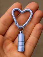 Mini LED with Heart Carabiner - blue &ndash; with printed price &euro; 7,99